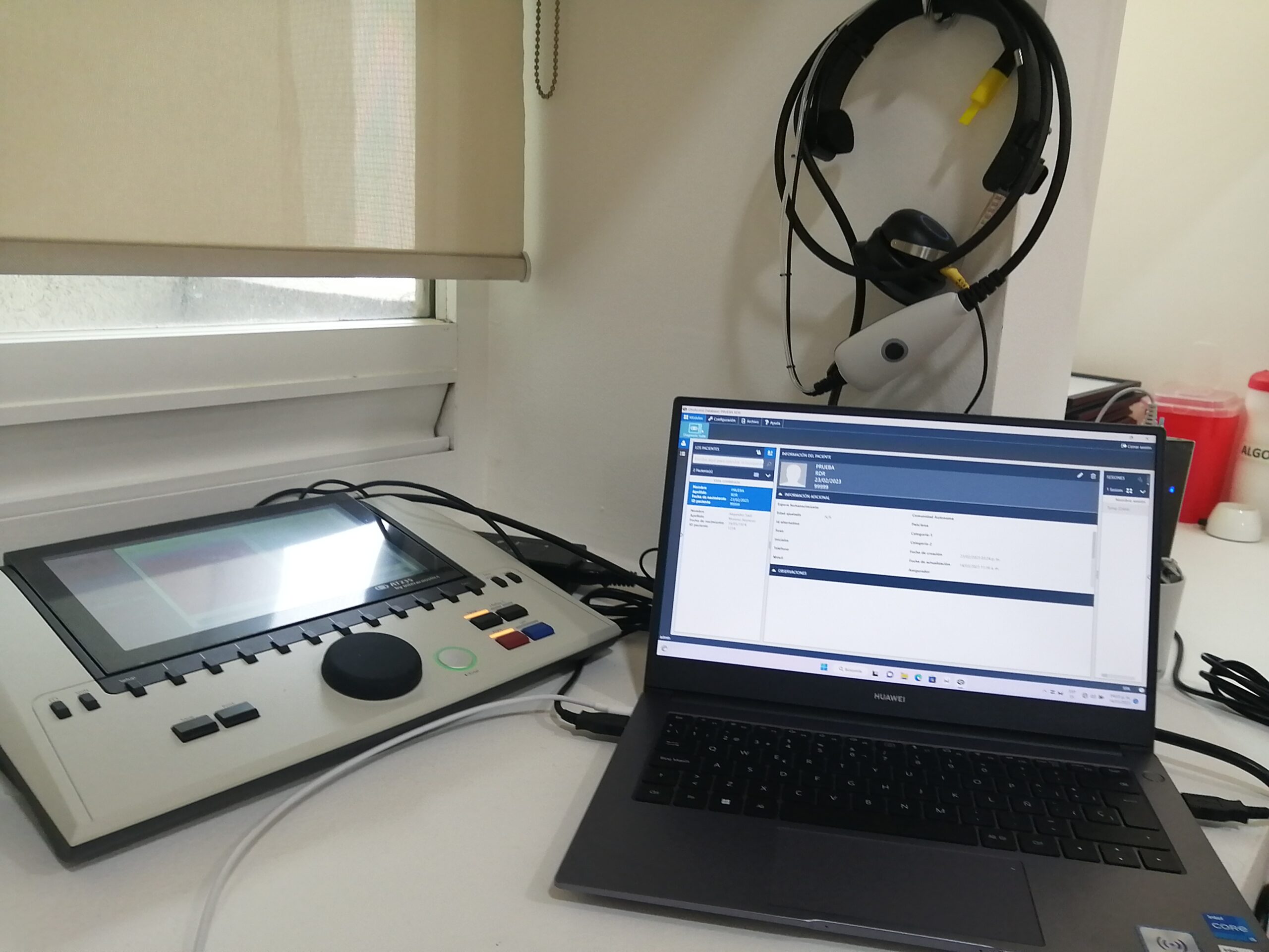 Timpanómetro para el estudio del oido medio y la tuba auditiva.